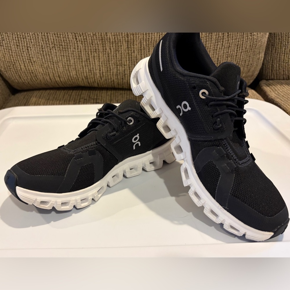 On Cloud 6 Sneakers - Picture 11 of 15